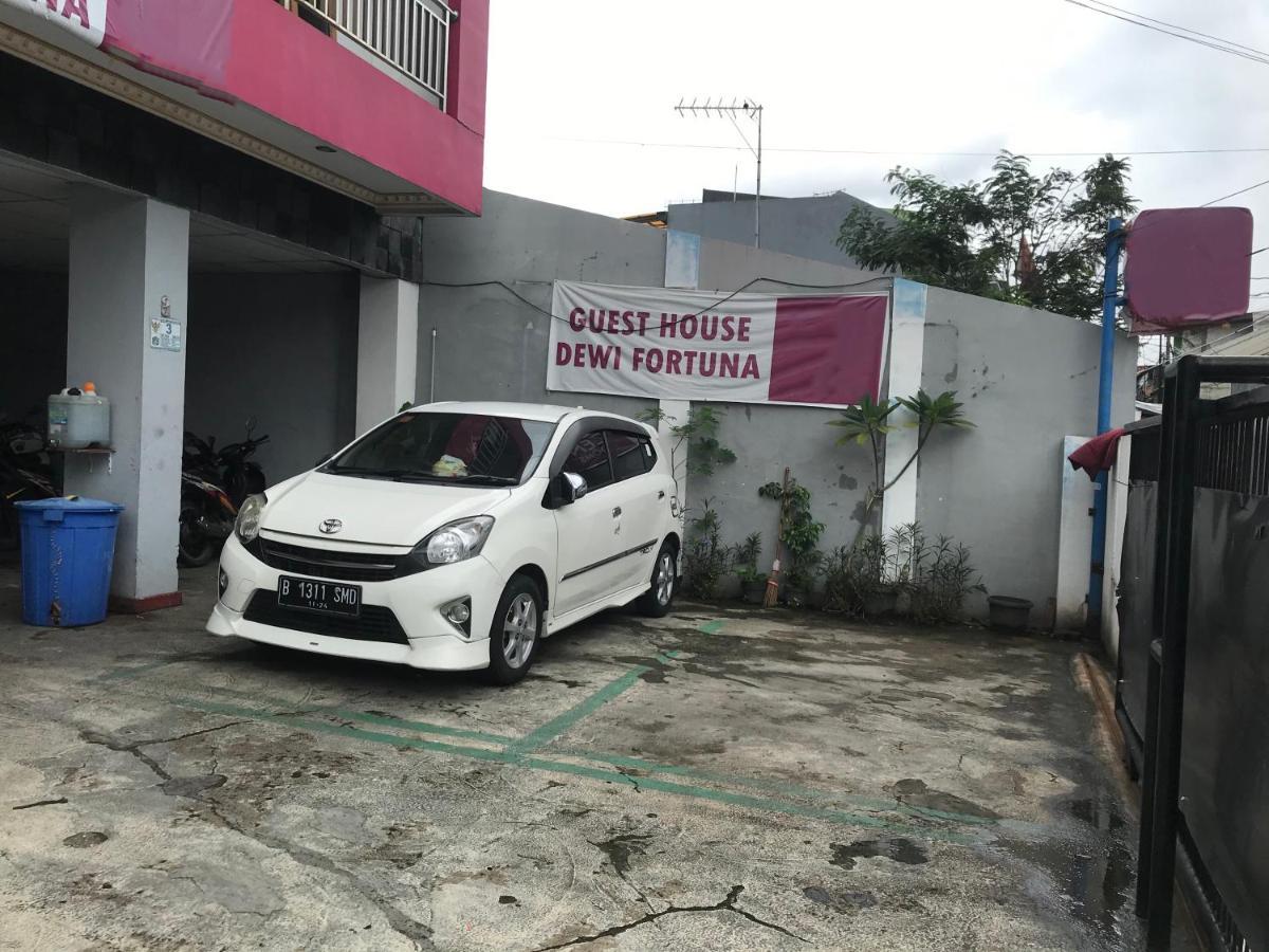 Super Oyo 90436 Dewi Fortuna Jakarta Bagian luar foto